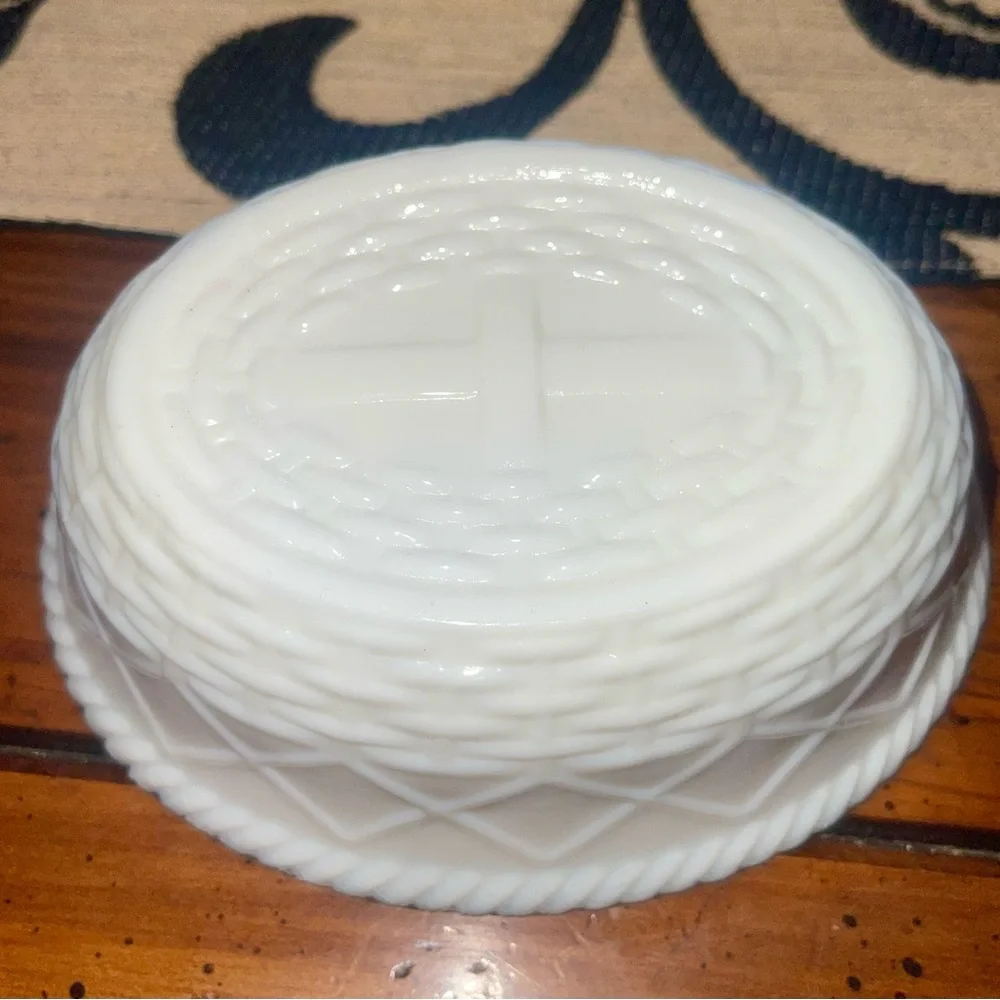 Vintage White Milk Glass Chicken Dish - Highly Collectable - Picture 3 of 6